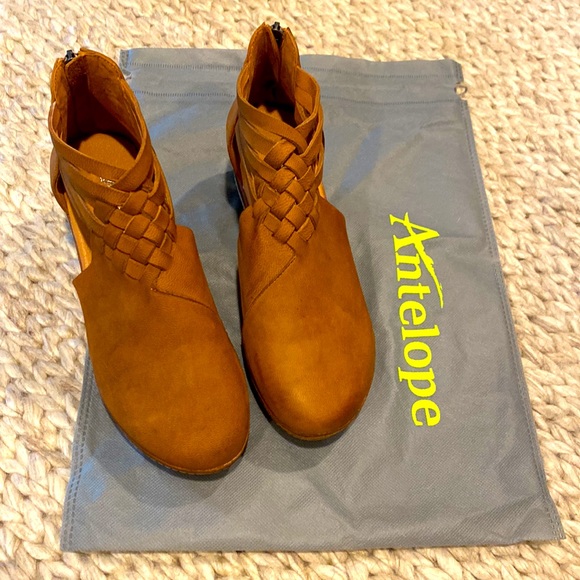 Antelope Collection Size 40, beautiful leather and brand new with dust bag. - Picture 10 of 11